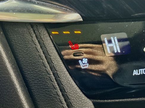 Used 2024 Cadillac XT6 Premium Luxury image 5