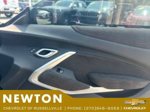 Used 2018 Chevrolet Camaro ZL1 RWD image 21