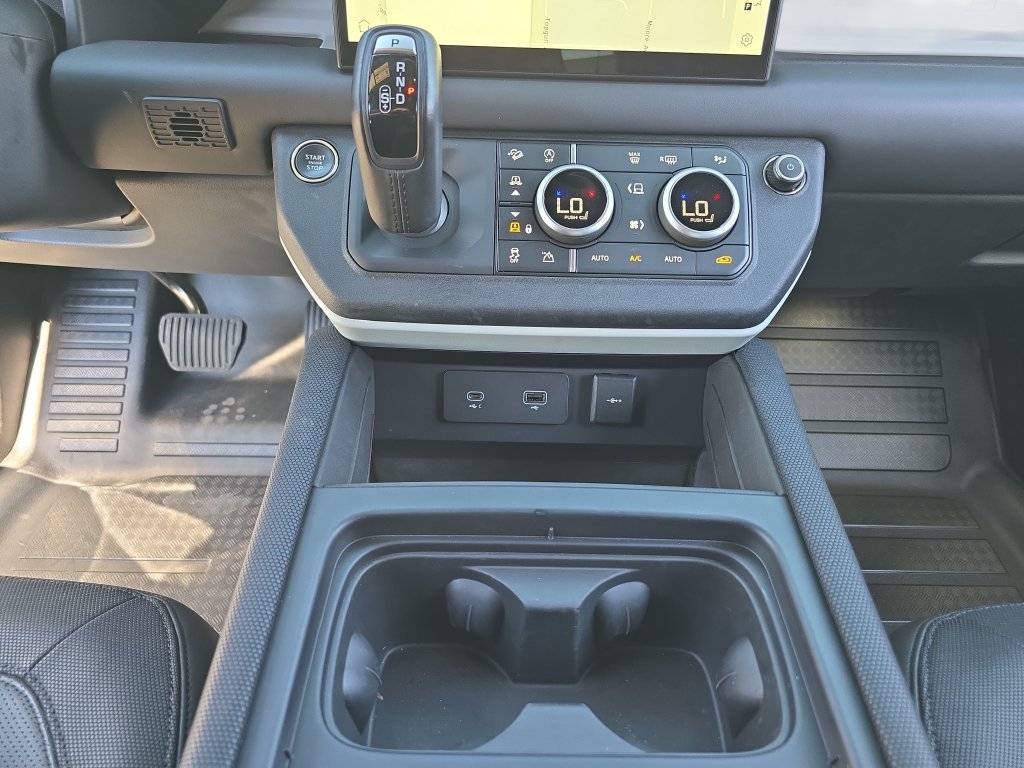 Certified 2024 Land Rover Defender 130 X-Dynamic SE AWD/4WD image 26