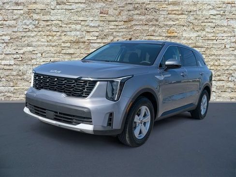 Used 2024 Kia Sorento LX FWD image 5