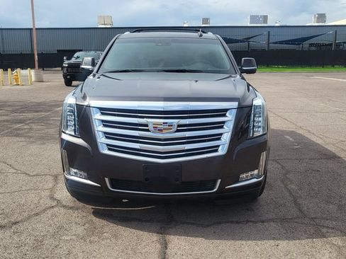 Used 2018 Cadillac Escalade Platinum AWD/4WD image 3