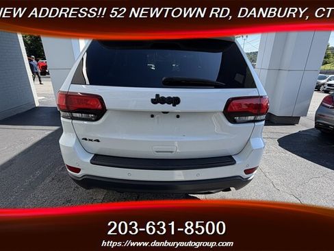 Used 2019 Jeep Grand Cherokee Laredo AWD/4WD image 4