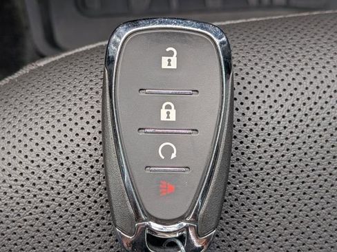 Used 2025 Chevrolet Trax RS w/ Driver Confidence Package FWD image 29