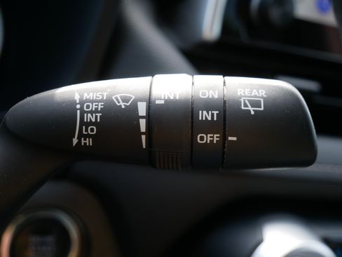 Used 2025 Toyota RAV4 XLE AWD/4WD image 32