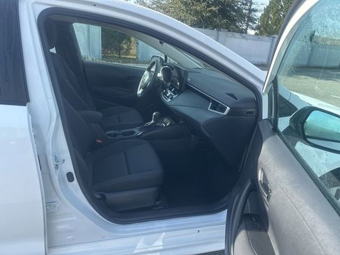 Used 2025 Toyota Corolla LE image 14