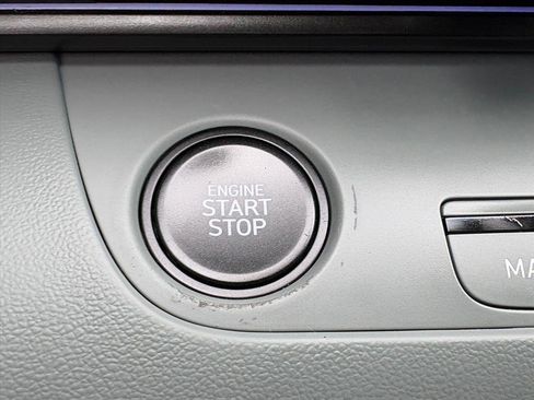 Certified 2025 Hyundai Elantra Limited FWD image 13
