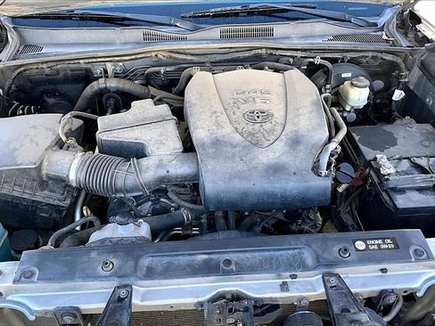 Used 2016 Toyota Tacoma TRD Sport image 11