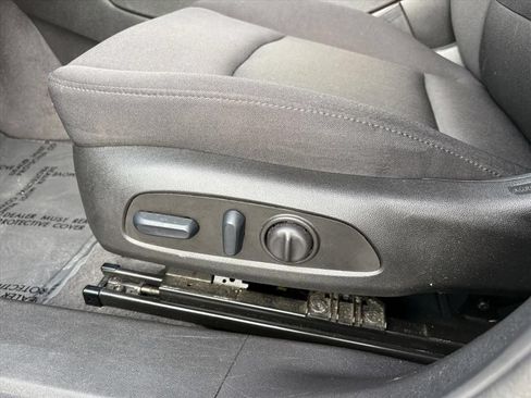 Used 2025 Chevrolet Malibu LT FWD image 17