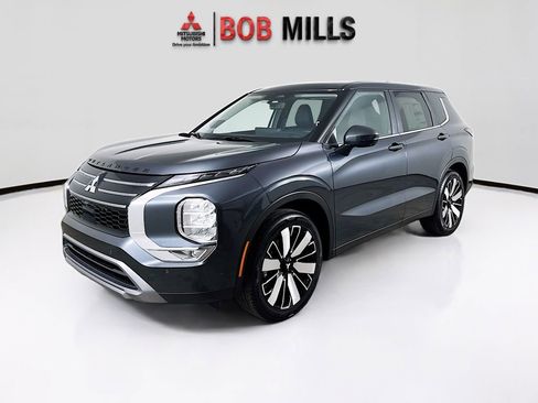 New 2026 Mitsubishi Outlander SE FWD image 3