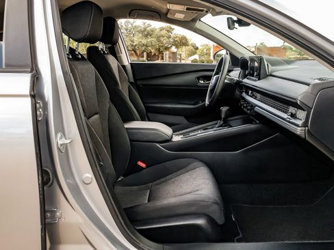 Used 2025 Honda Accord LX image 31