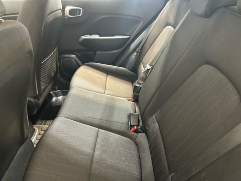 Used 2020 Hyundai Venue SE FWD image 5