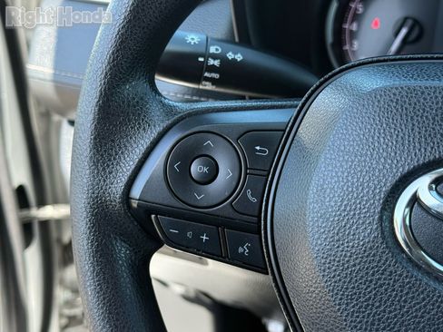 Used 2024 Toyota RAV4 XLE FWD image 17
