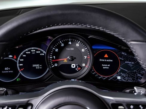 Certified 2023 Porsche Cayenne Platinum Edition image 21