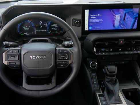 Used 2025 Toyota Land Cruiser w/ Premium Package AWD/4WD image 17