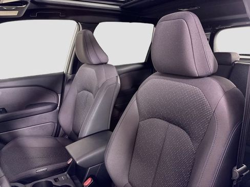 Certified 2025 Subaru Forester Premium AWD/4WD image 22