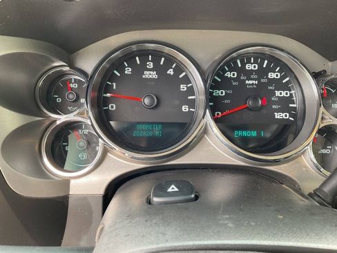 Used 2014 Chevrolet Silverado 3500 W/T AWD/4WD image 22