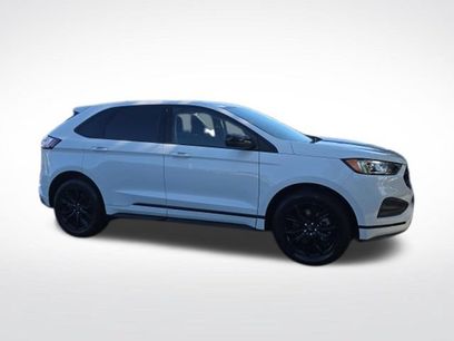 Used 2022 Ford Edge SE w/ Black Appearance Package