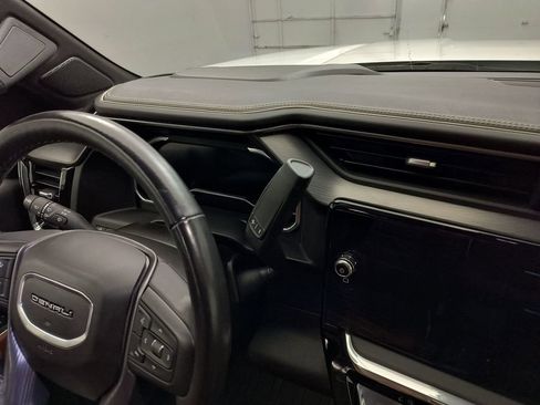 Used 2024 GMC Sierra 3500 Denali Ultimate AWD/4WD image 17