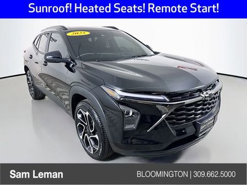 Used 2025 Chevrolet Trax RS w/ Sunroof Package FWD image 1