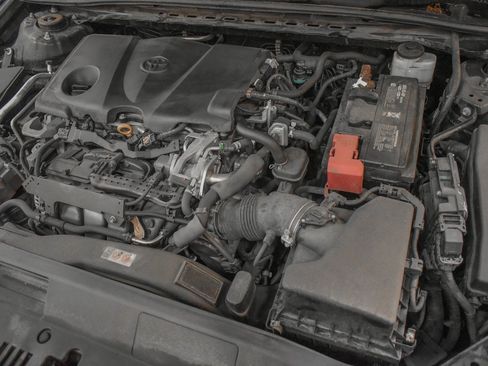 Used 2018 Toyota Camry L image 8