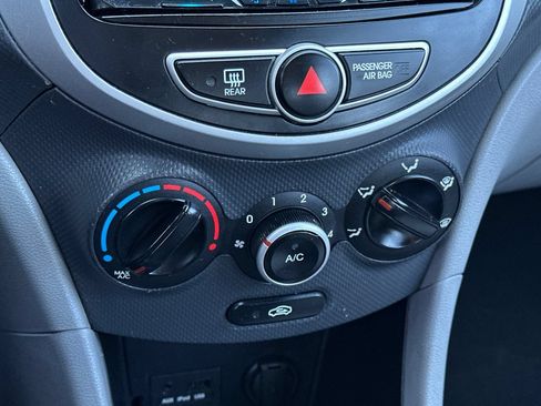 Used 2012 Hyundai Accent GS FWD image 18