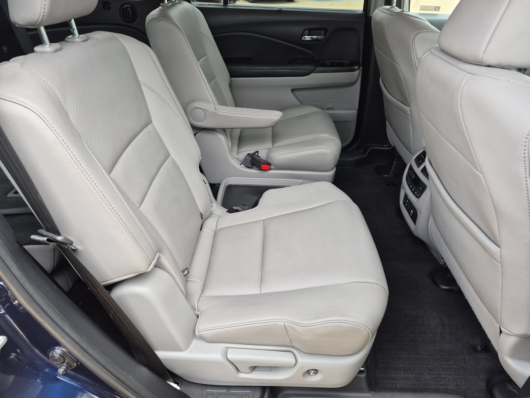 Used 2018 Honda Pilot Elite image 34