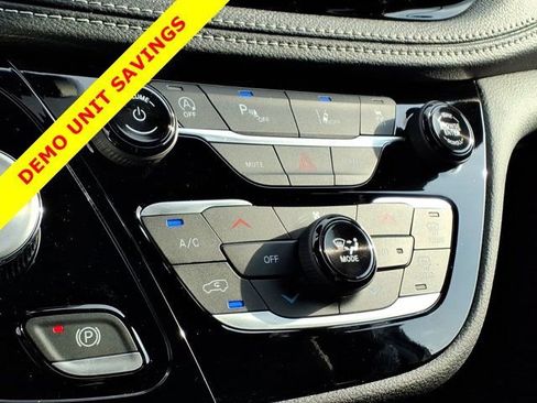 New 2026 Chrysler Pacifica Select FWD image 9
