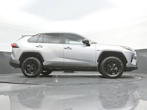Used 2025 Toyota RAV4 LE FWD image 32