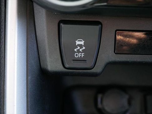 Certified 2022 Toyota RAV4 LE AWD/4WD image 26