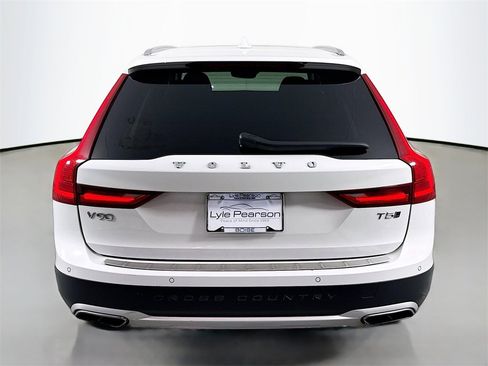 Used 2019 Volvo V90 T5 Cross Country w/ Advanced Package image 10