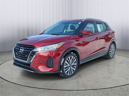 Used 2023 Nissan Kicks SV image 4