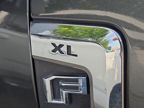 Used 2017 Ford F250 XL w/ Power Equipment Group AWD/4WD image 4