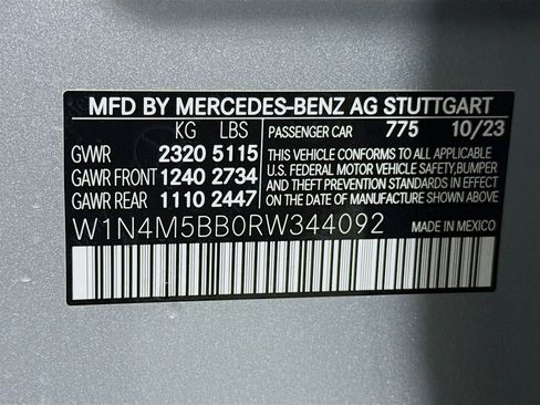 Used 2024 Mercedes-Benz GLB 35 AMG 4MATIC w/ Exclusive Package image 32