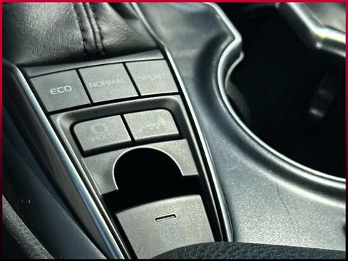 Used 2018 Toyota Camry XLE FWD image 30