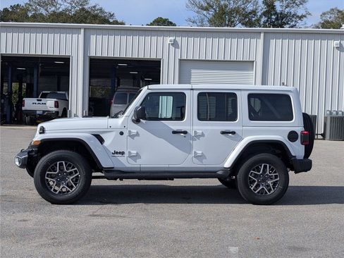 New 2026 Jeep Wrangler Unlimited Sahara AWD/4WD image 2