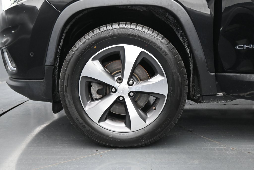 Used 2021 Jeep Cherokee Limited AWD/4WD image 27