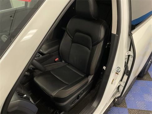 Used 2024 Nissan Pathfinder SL w/ Black Appearance Package image 11