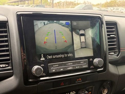 Used 2022 Nissan Frontier PRO-4X image 11