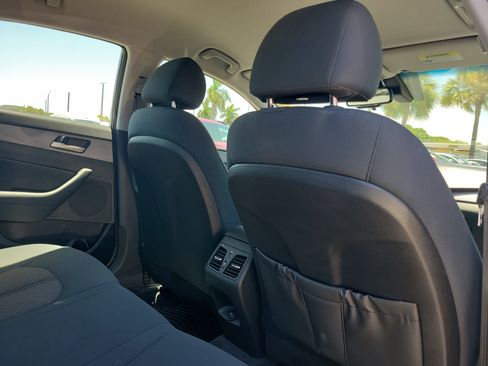 Used 2019 Hyundai Sonata SEL w/ Tech Package 02 FWD image 6
