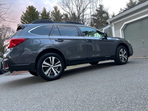 Used 2018 Subaru Outback 3.6R Limited AWD/4WD image 29
