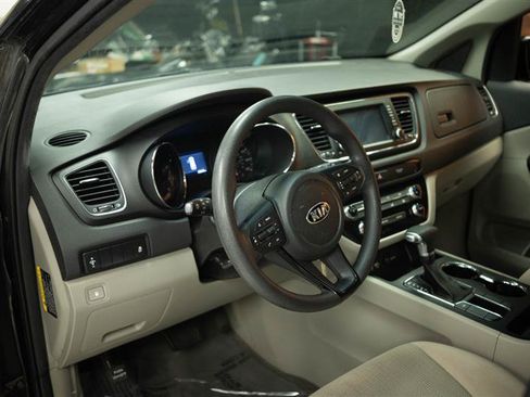 Used 2020 Kia Sedona LX FWD image 9