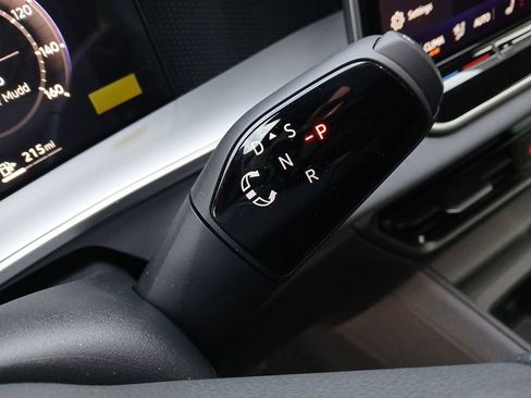 New 2026 Volkswagen Tiguan SE R-Line FWD image 23
