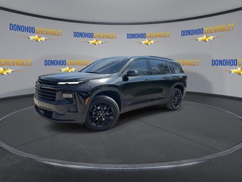 Used 2024 Chevrolet Traverse LT w/ Enhanced Driving Package image 7