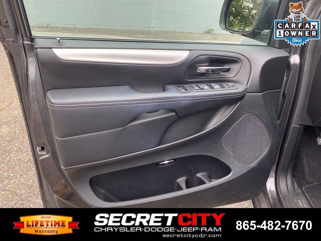 Used 2016 Dodge Grand Caravan SXT FWD image 14