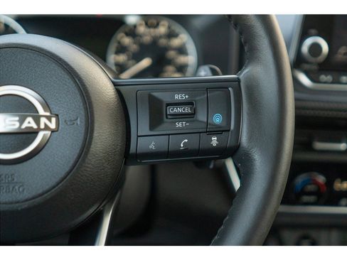 Used 2024 Nissan Rogue SV w/ SV Premium Package FWD image 9