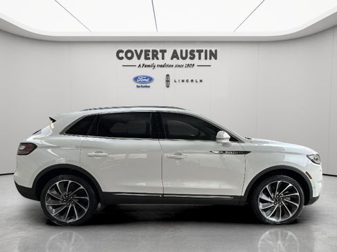 Used 2022 Lincoln Nautilus Reserve w/ Equipment Group 201A image 6