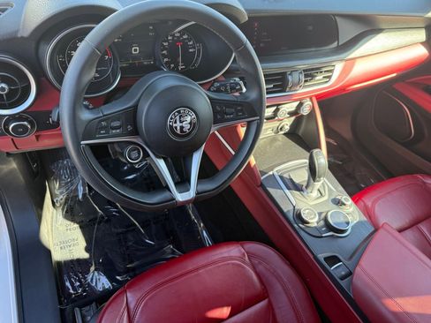 Used 2019 Alfa Romeo Stelvio image 13