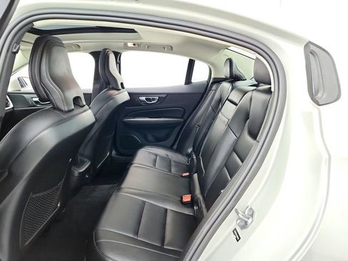 Used 2020 Volvo S60 T5 Momentum FWD image 28
