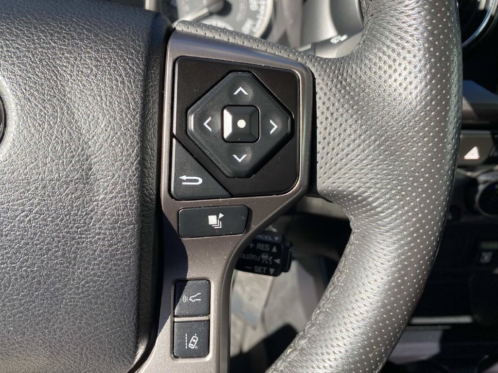 Used 2022 Toyota Tacoma SR5 AWD/4WD image 17