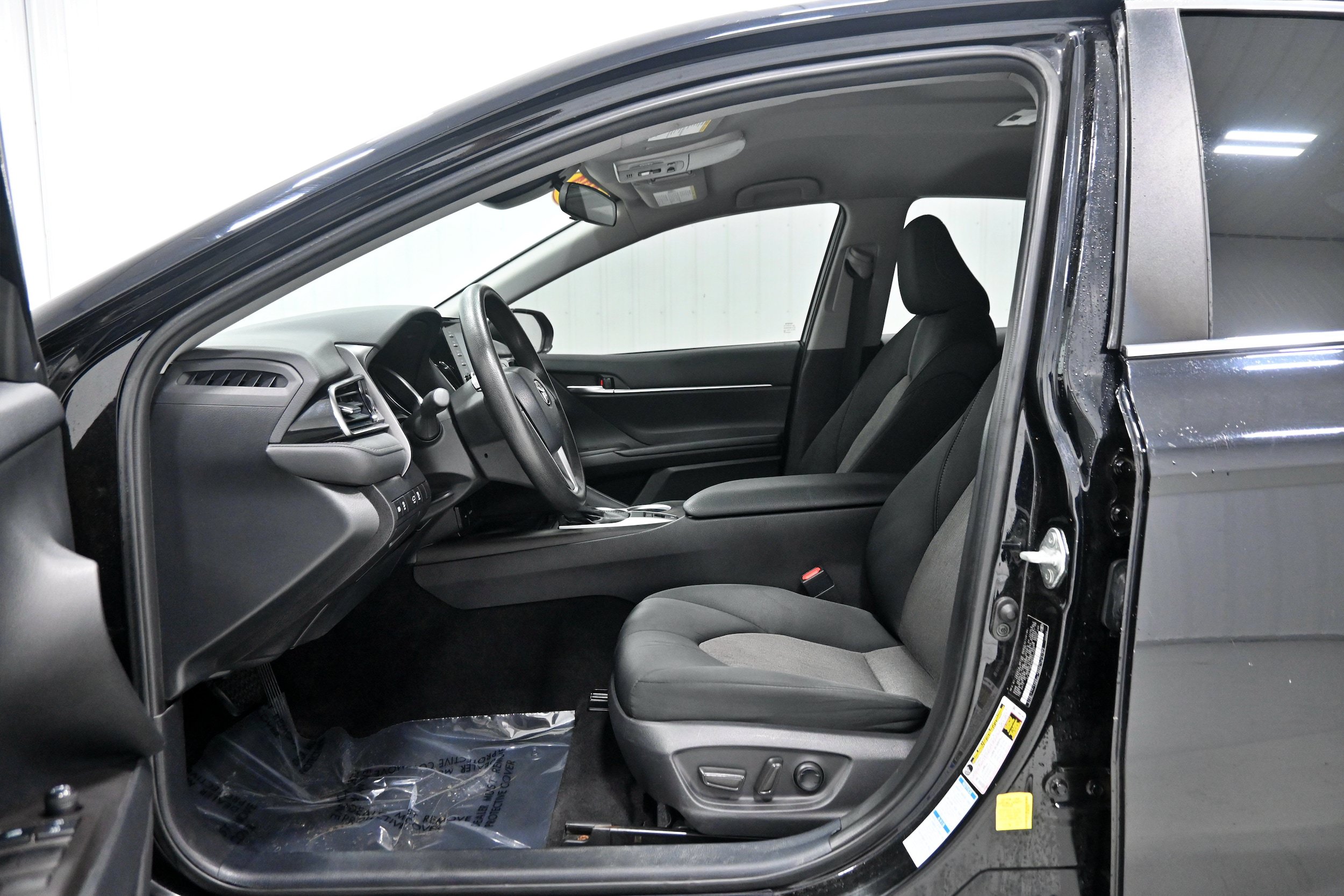 Used 2021 Toyota Camry LE AWD/4WD image 5
